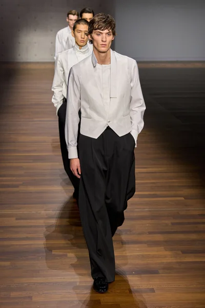 Look 101